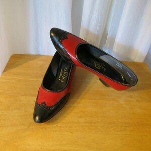 Vintage DeLiso Debs Leather Pumps
